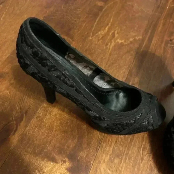 Nine West Black Lace  Platform Heels Size 7.5 - Picture 2 of 6